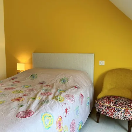 Maison Lumineuse, Entierement Renovee, A Quelques Pas De La Et Des Commerces. *